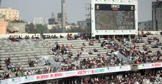 বড় ম্যাচেও গ্যালারি ফাঁকা